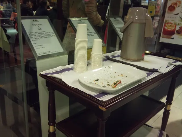 店外有茶和小食供應，難道是供等得煩躁的客人"降火"? XD