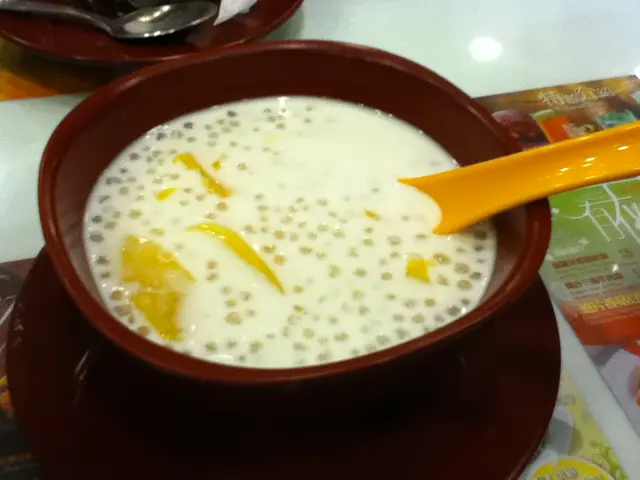 芒果西米露( +$3才用Mango... 有點兒酸...)