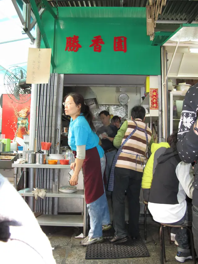 門面,,好多阿姨在忙!