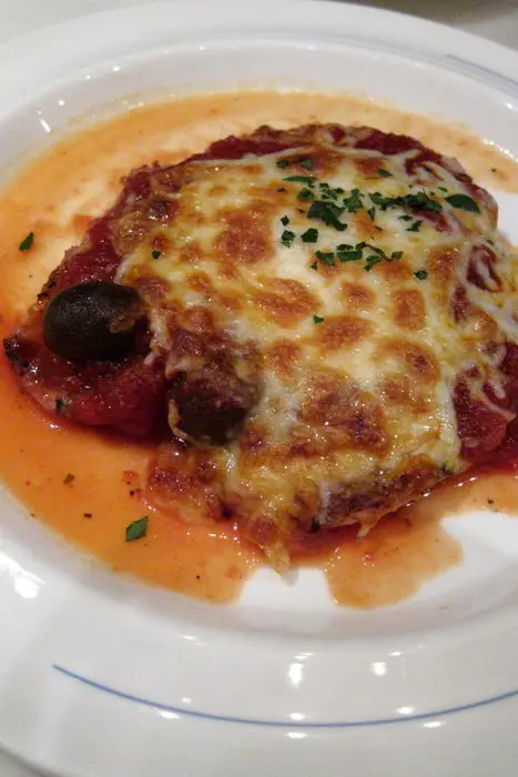 燒豬柳配蕃茄水牛芝士(中)