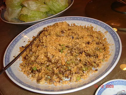 鮑魚粒蠔豉鬆,這道菜敗在切功,欠立體感,可是味道配搭卻是一流,滿口豐沃肉香算是一種安尉吧!