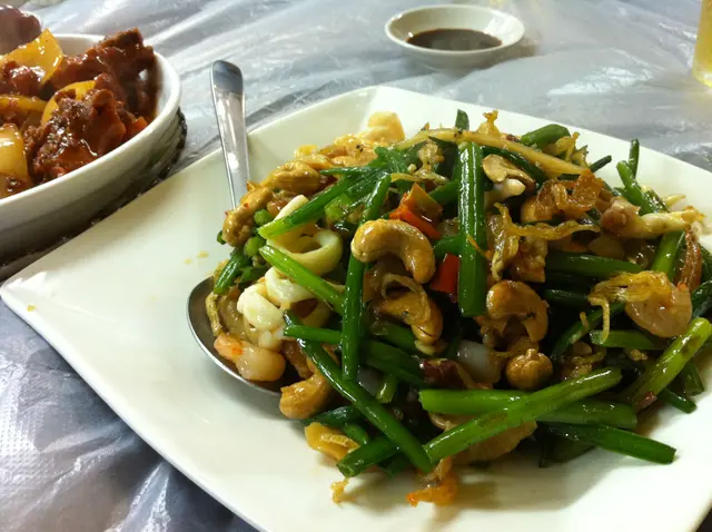 田苑小炒..好正 呀       左上角個碟係話梅豬手