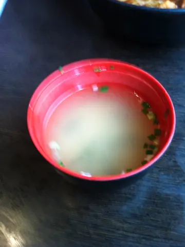 随餐附送的面豉汤,得个咸字
