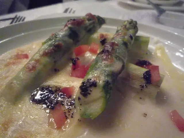 焗美國鮮露筍配黑松露菌醬