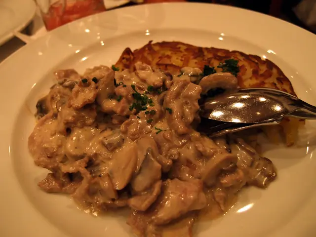 瑞士炒牛仔肉配磨菇忌廉汁薯餅