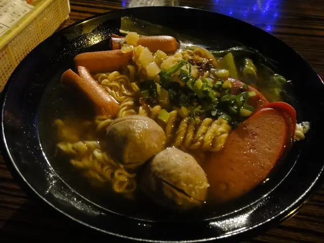 腸仔、紅腸、牛丸一丁麵