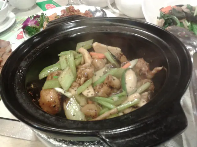 黑椒野菌魚卜煲，無魚腥味，魚卜夠爽。