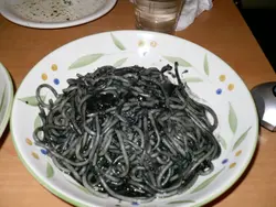 差 - 又咸又多胡椒粉墨汁意粉