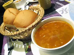 餐湯(羅宋湯)、餐包