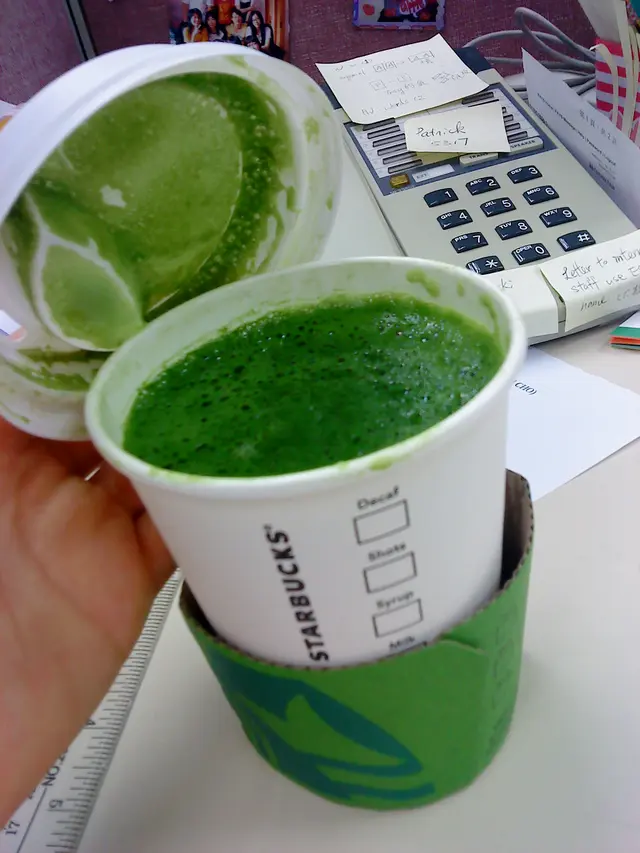 打開熱飲蓋後~超香的鮮綠茶味!!!