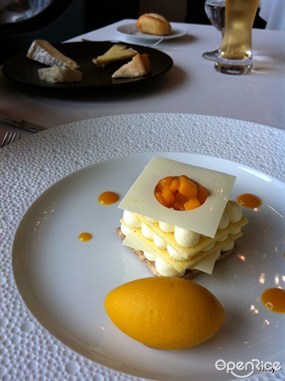 Mango cheesecake - Caprice in Central 