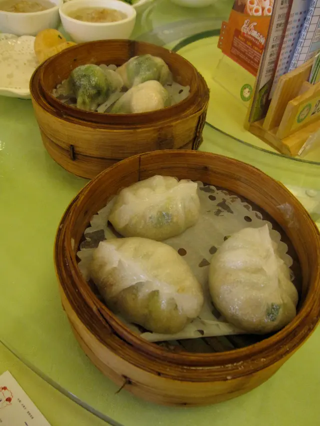 清淡的粉果和鮮蝦菜苗餃