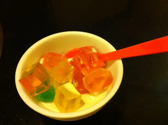 差﹗匙羮好油，好似無洗過。