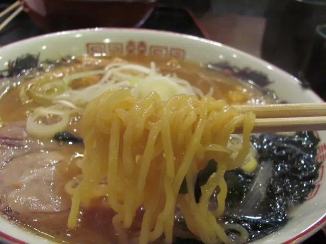 馳名的西山拉麵韌勁依然但就不夠爽口,而且也不太掛湯
