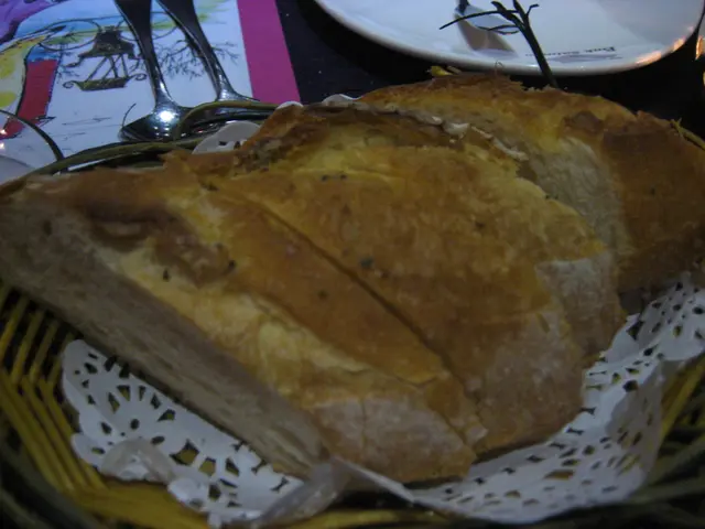 三文魚白汁醬伴法包