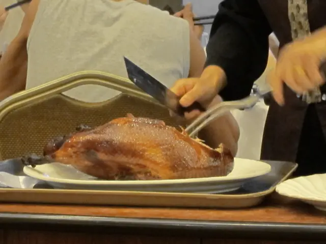 樓面名姐片鴨中,好似唔錯