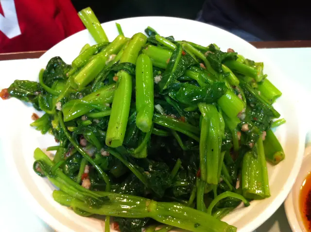 方魚肉碎炒通菜
