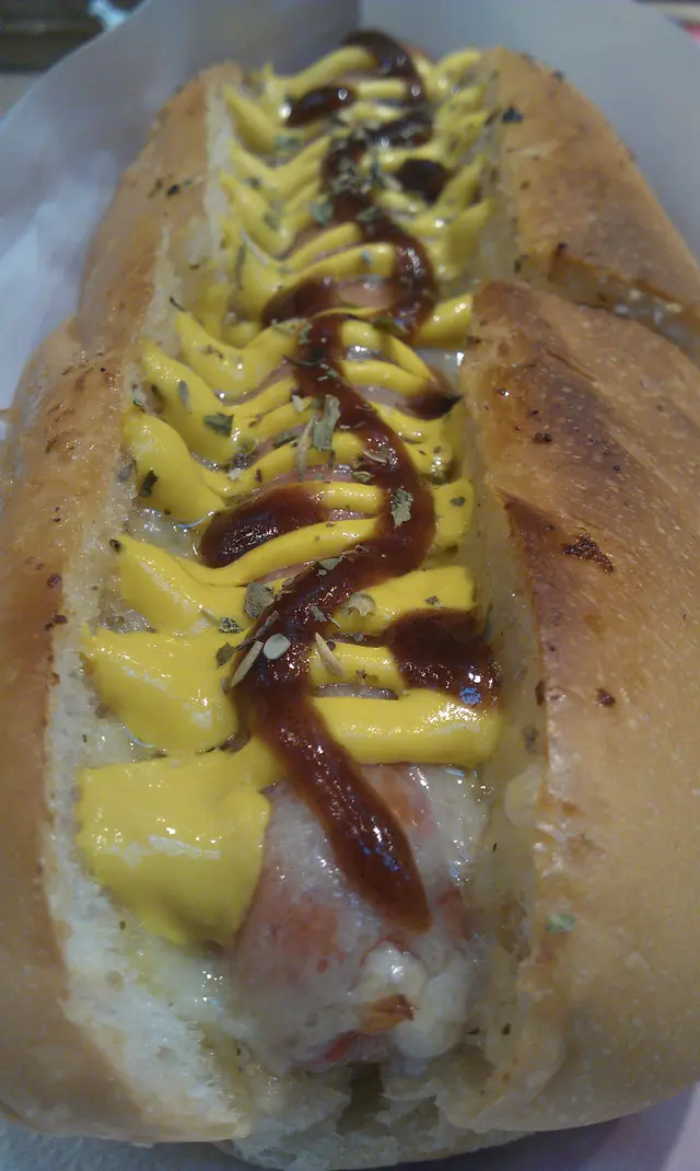 蒜蓉香草芝士狗餐 ( 牛肉;烤汁芥末醬 )