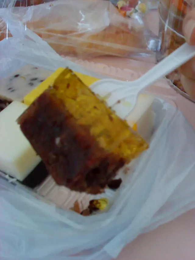 原來有1半係紅豆o既餡料呢~可惜紅豆粒略為甜