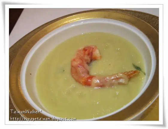 香草蒜蓉湯伴西西利紅蝦配豬肉面頰及甜椒