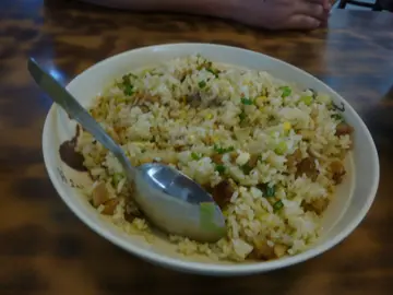 老公最爱「咸鱼鸡粒炒饭」。