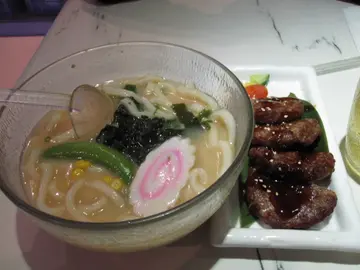 豬骨湯底牛肉漢堡烏東