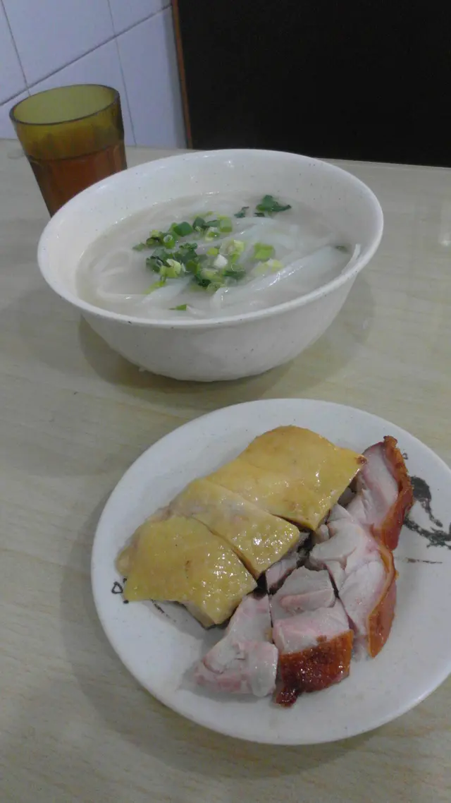 超抵食的燒肉雞雙拼河粉