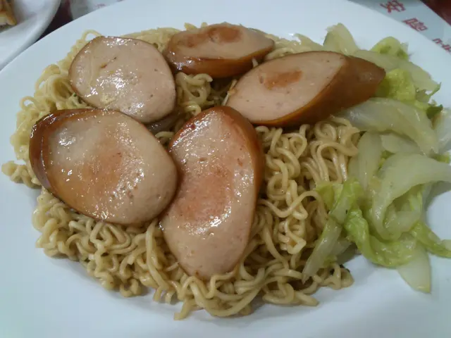 薑蔥香油撈麵配司華力腸
