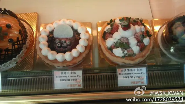 在店外餅櫃看....十分吸引 