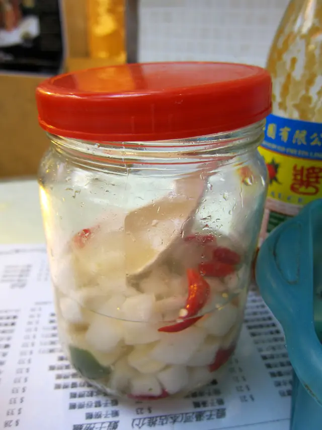 成瓶的酸白蘿蔔