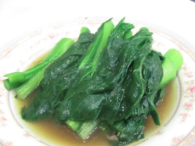 菜心莖幹粗大，入口爽脆，不過腩汁味也太薄了吧