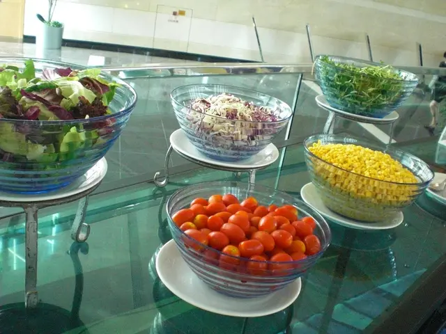 沙律吧，沙律菜和配料陣容就比較輸蝕！