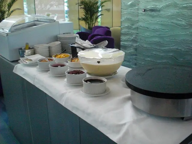 即製班戟，選料不多，但勝在新鮮即製。