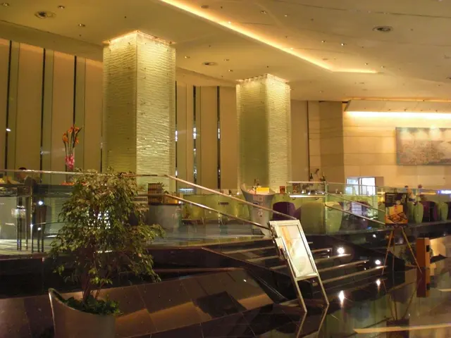 邊吃邊聊天，吃到黃昏兼天開始黑！