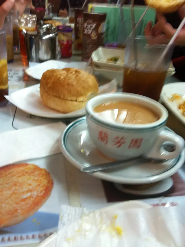 最出名既熱奶茶同奶油豬仔包