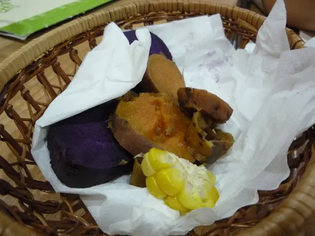 小吃為番薯（分紫色和黃色）和玉米