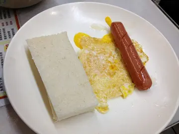 煎蛋腸+牛油麵包
