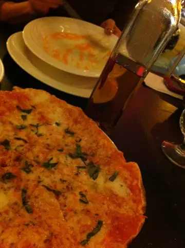 个pizza配合少少辣椒olive oil, 升仙啦