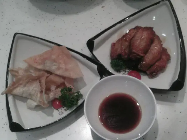 酢炸雲吞、醬燒五香雞翼