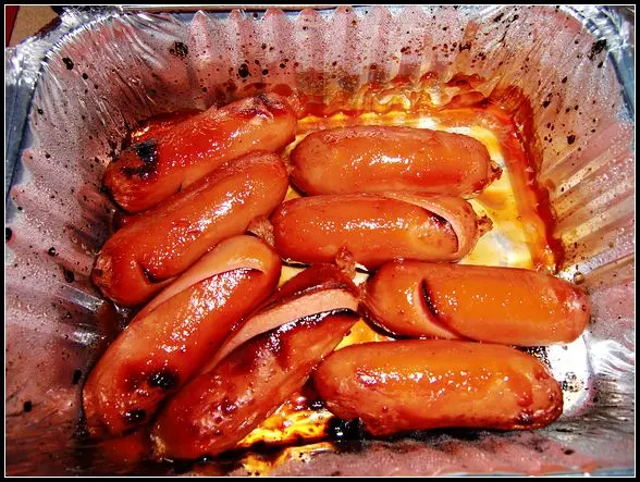 雞尾腸配燒烤醬