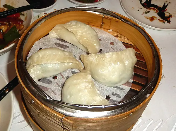 steamed vegetable dumplings (B+)
