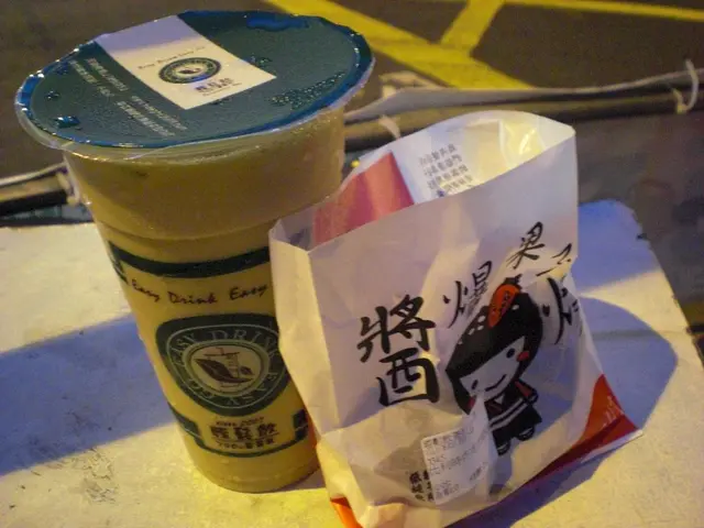 沖繩黑糖奶茶、比利時朱古力果子燒（$10）凍食