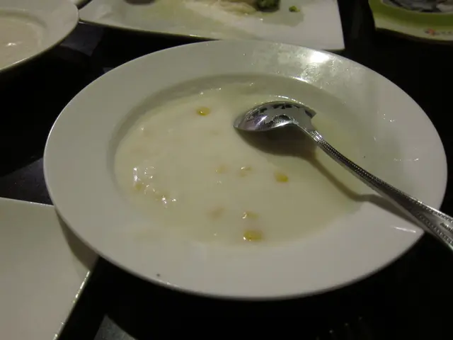 粟米忌廉湯 - 稠稠地, 但係凍既, 淡到無味, 唔開胃