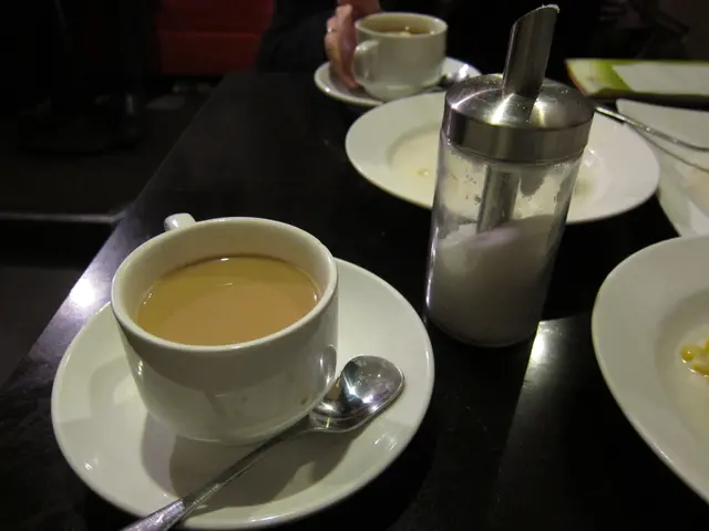 熱奶茶 - 慣左唔落糖既我... 覺得好似純粹飲緊一杯熱水