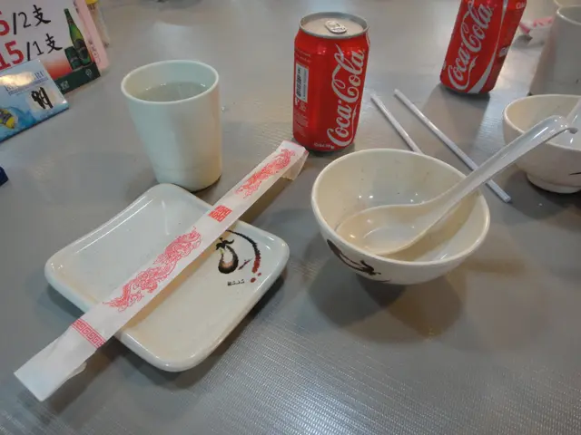 十蚊店的餐具、舊式茶樓的筷紙套?