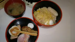 打开定食是有两层的!
