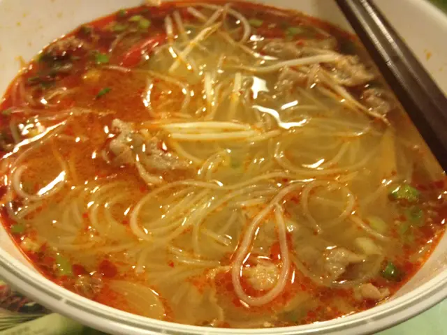 冬陰公生牛肉檬粉