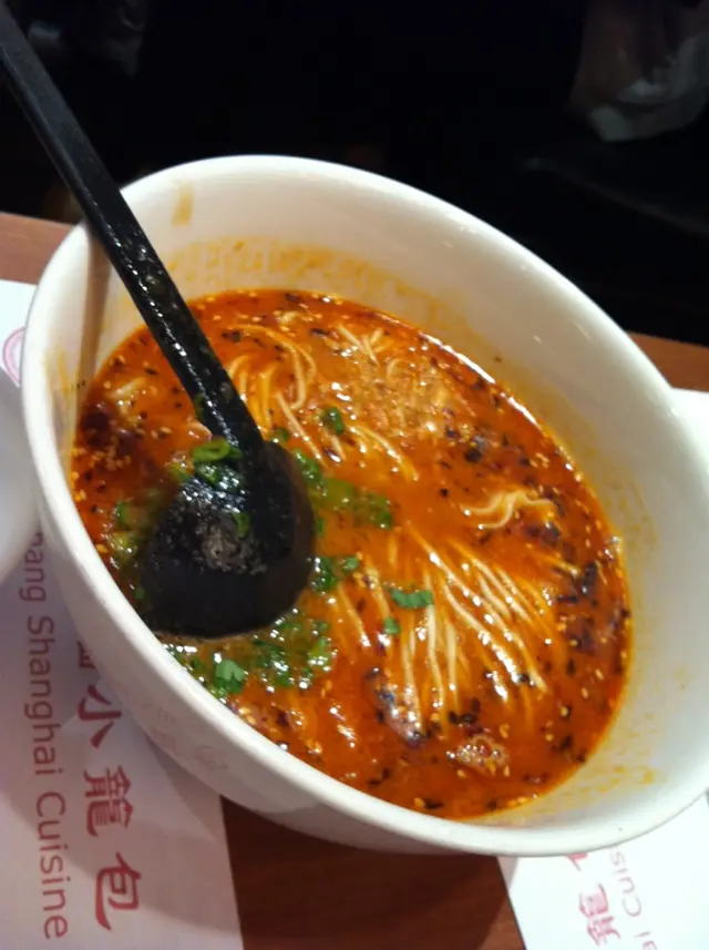 招牌擔擔麵