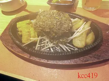 差铁板汉堡扒,肉太腍又咸,食唔晒唔好食