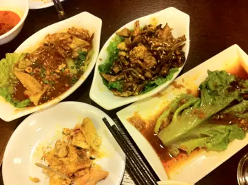 我地既set, 食到大半先记得影相, hehe~